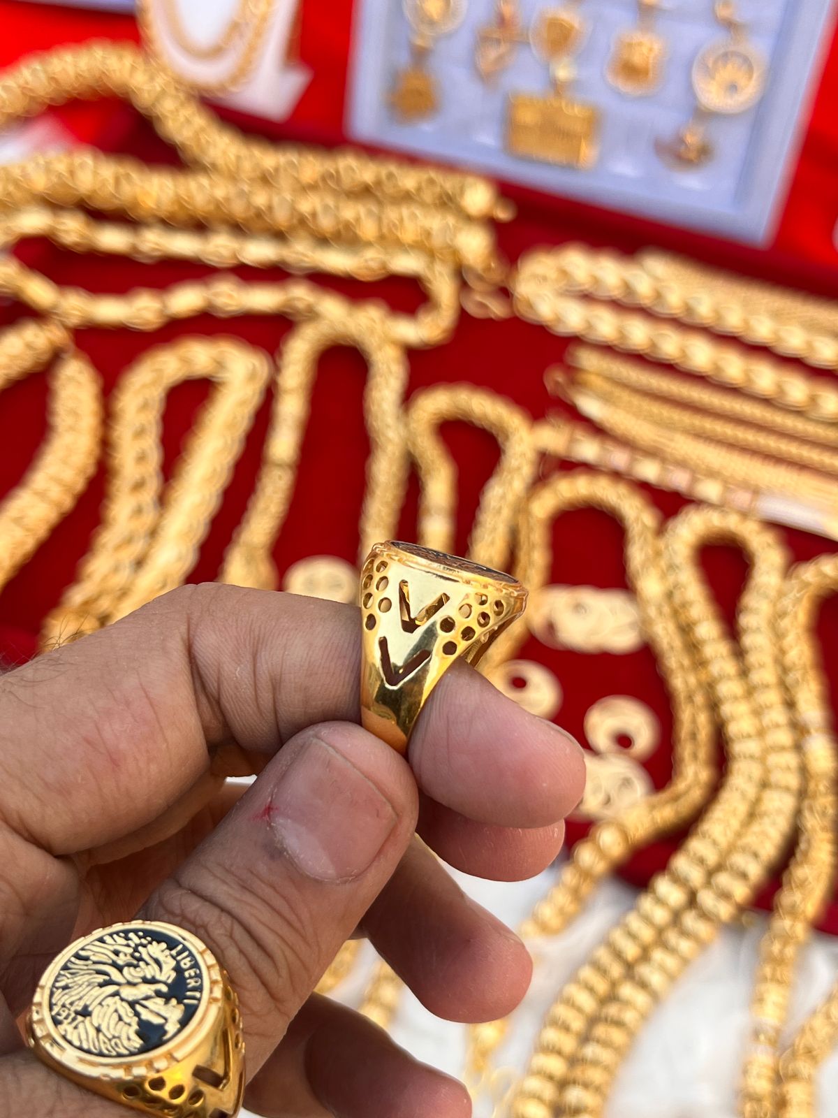 Gold plated premium quality roumd ring with meena black couting
