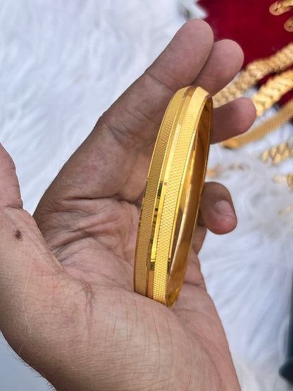 Gold plated premium mate finishing high quality men's kada
