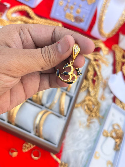 Gold plated om design black meena couting design premium pandent