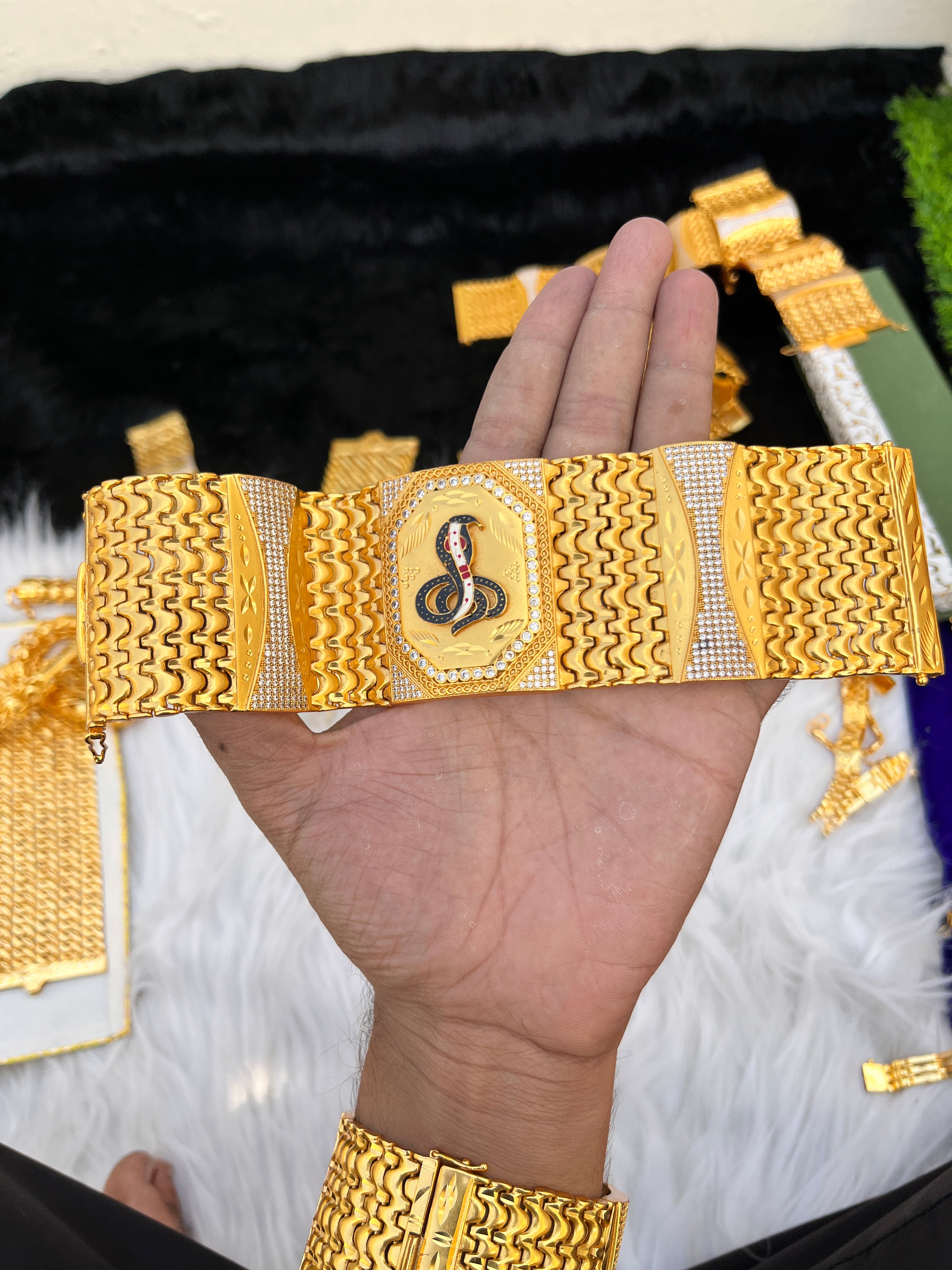 Buy quality 916 gold oval shape goga maharaj pendant in Ahmedabad